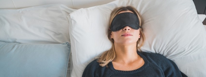 Spacie pozície ovplyvňujú zdravie. Môže liečiť astmu, bolesť hlavy aj pálenie záhy