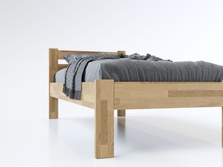 Posteľ z bukového alebo dubového masívu