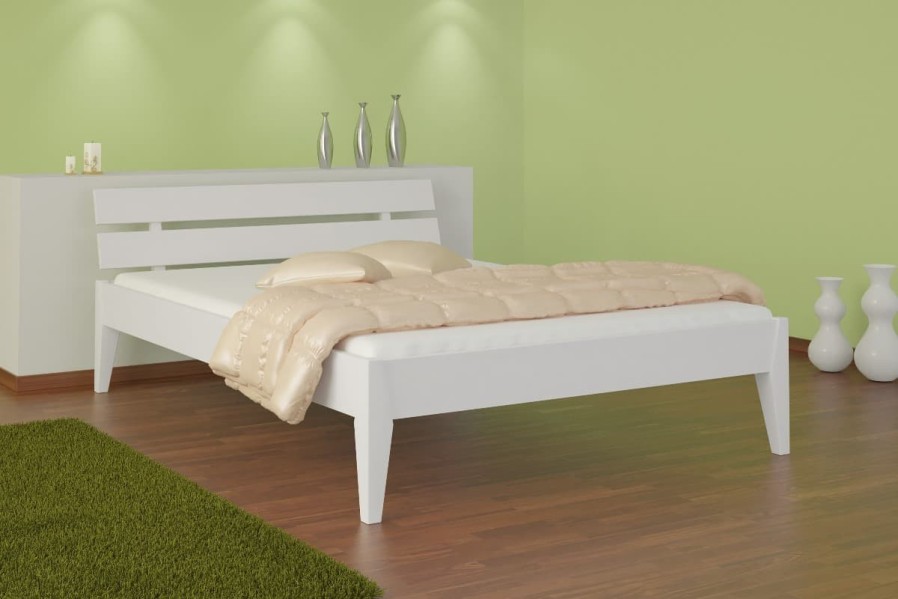 Nádherná, masívna posteľ z olejovaného dubového dreva. Na posteli nájdeme veľa prirodzených trhlín a nedostatkov , ktoré sa v dreve postupne objavujú.