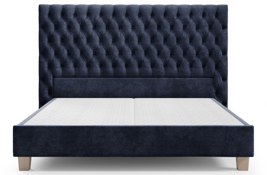 Elegantná čalúnená boxspringová posteľ Grand vám poskytne naozaj luxusný odpočinok. Základňa postele je koncipovaná ako boxspring, oproti bežným boxspringovým posteliam je navyše vybavená pevnými bukovými lamelami predstavujúcimi rošt pre uloženie matraca. Na výber máte hneď z niekoľkých látok a veľkostí postele, môžete si tak vybrať konkrétny variant, ktorý vám najviac vyhovuje.