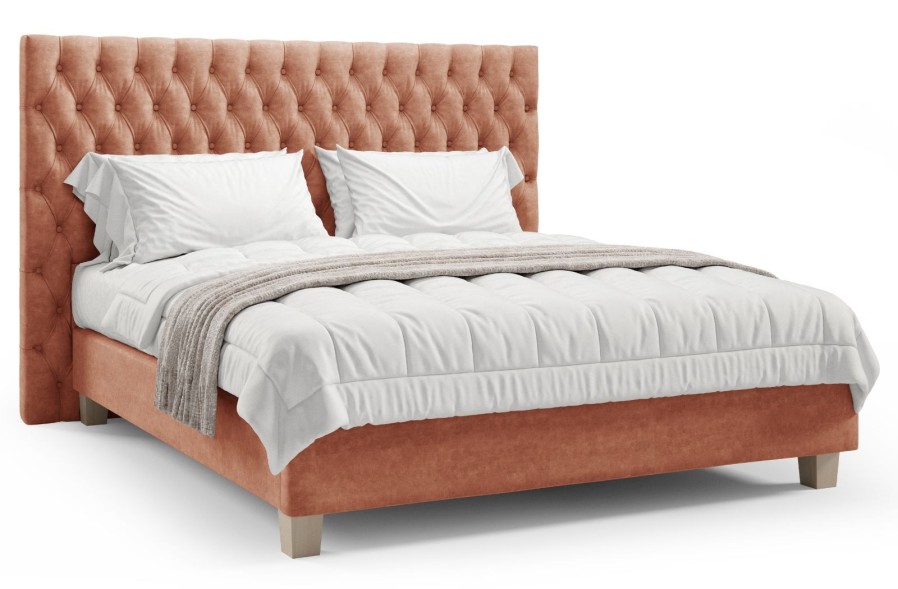 Elegantná čalúnená boxspringová posteľ Grand vám poskytne naozaj luxusný odpočinok. Základňa postele je koncipovaná ako boxspring, oproti bežným boxspringovým posteliam je navyše vybavená pevnými bukovými lamelami predstavujúcimi rošt pre uloženie matraca. Na výber máte hneď z niekoľkých látok a veľkostí postele, môžete si tak vybrať konkrétny variant, ktorý vám najviac vyhovuje.