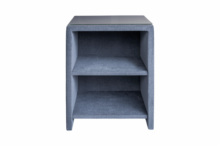 Nočný stolík s policami