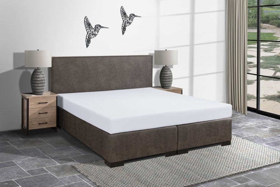 Bavlna robí prestieradlo príjemným na dotyk. Plachta ponúkame v mnohých farebných prevedeniachv