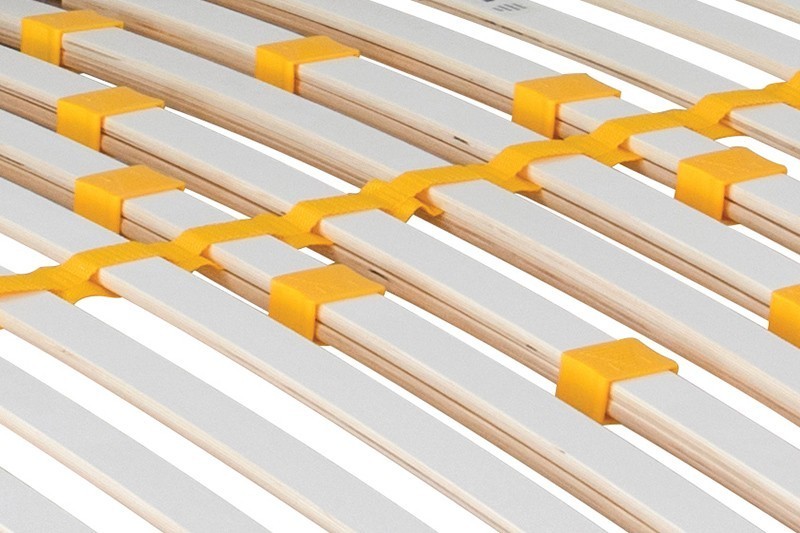 Rošt s ručným polohovaním s 5 anatomickými zónami a 28 lamelami v kaučukových puzdrách.