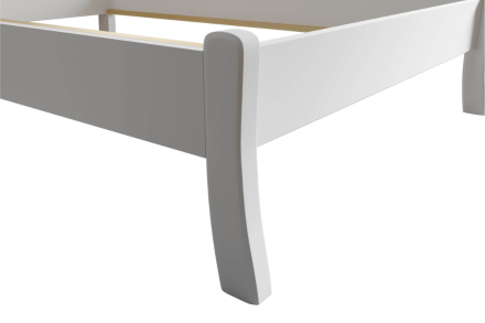 Felix predstavuje čistý estónsky štýl. Nádherné borovicové drevo pokryté bezfarebným lakom, ktoré viac zviditeľní celú štruktúru.