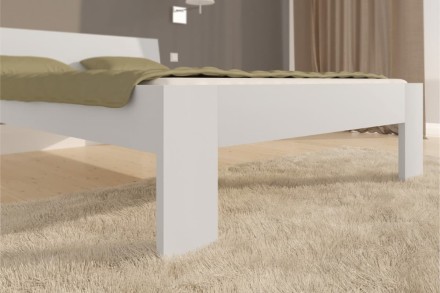 Posteľ Louis je vyrobená z veľmi tvrdého dreva. Pevná konštrukcia zaistí, že nikde nič nevŕzga ani nepraská.