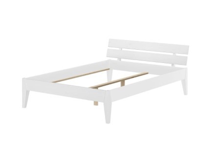 Nádherná, masívna posteľ z olejovaného dubového dreva. Na posteli nájdeme veľa prirodzených trhlín a nedostatkov , ktoré sa v dreve postupne objavujú.