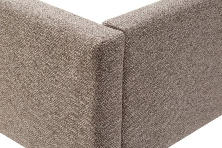 Klinmam Comfort Borneo je moderná čalúnená posteľ, ktorá kombinuje jednoduchý, ale výrazný dizajn s praktickými funkciami, ktoré oceníte v každodennom živote.