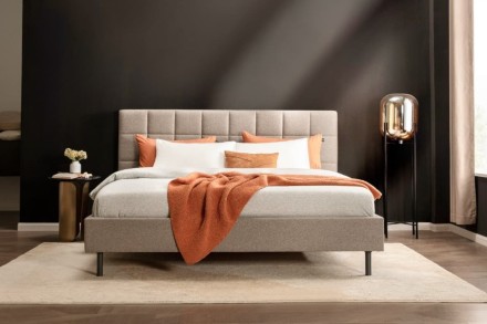 Klinmam Comfort Borneo je moderná čalúnená posteľ, ktorá kombinuje jednoduchý, ale výrazný dizajn s praktickými funkciami, ktoré oceníte v každodennom živote.