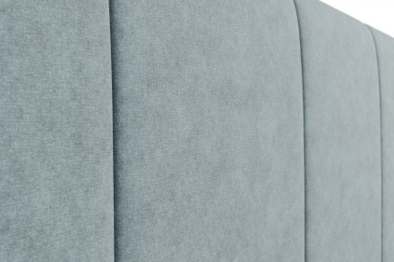 Naše čalúnené čelo Ibiza predstavuje nielen vyjadrenie elegancie a komfortu, ale tiež symbolizuje spojenie luxusu s praktickým dizajnom.