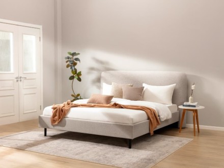 Klinmam Comfort Laguna je elegantná a nadčasová posteľ s jemným čalúnením, ktorá prináša jednoduchosť a čistotu dizajnu.