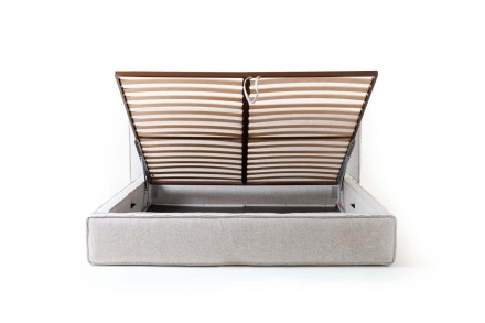 Minimalistická posteľ Luna vás očarí svojím jednoduchým dizajnom delených a pohodlných čalúnených vankúšov.