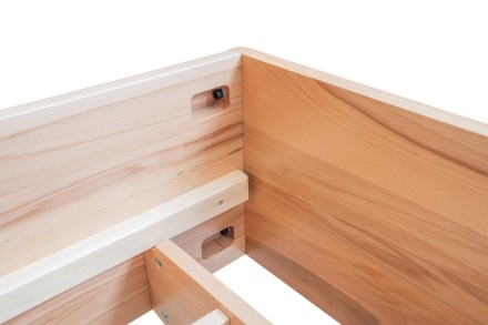 Masívna posteľ s prepracovaným dizajnom vznášajúcej sa postele