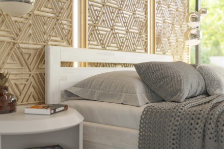 Posteľ Venta si môžete vybrať v prevedení z masívneho dubového alebo bukového dreva.