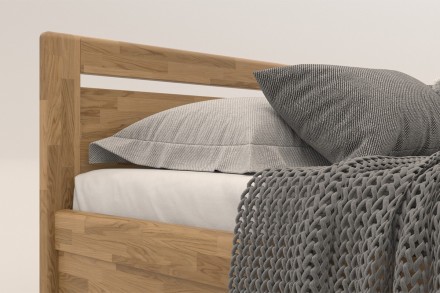 Posteľ Venta si môžete vybrať v prevedení z masívneho dubového alebo bukového dreva.