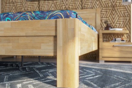 Robustná masívna posteľ Sion H3 bude dôstojnou dominantou vašej spálne, do ktorej prinesie útulnosť aj komfort.