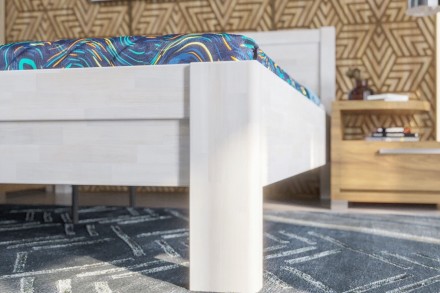 Robustná masívna posteľ Sion H3 bude dôstojnou dominantou vašej spálne, do ktorej prinesie útulnosť aj komfort.