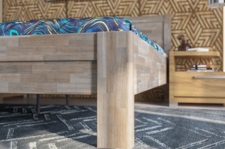 Robustná masívna posteľ Sion H3 bude dôstojnou dominantou vašej spálne, do ktorej prinesie útulnosť aj komfort.