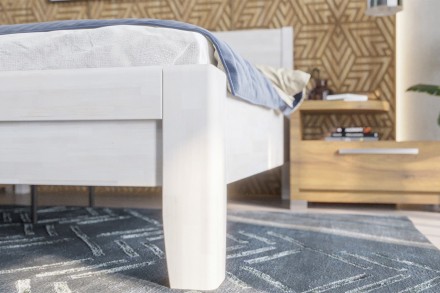 Robustná masívna posteľ Sion K1 bude dôstojnou dominantou vašej spálne, do ktorej prinesie útulnosť aj komfort.