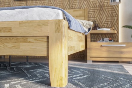 Robustná masívna posteľ Sion K1 bude dôstojnou dominantou vašej spálne, do ktorej prinesie útulnosť aj komfort.