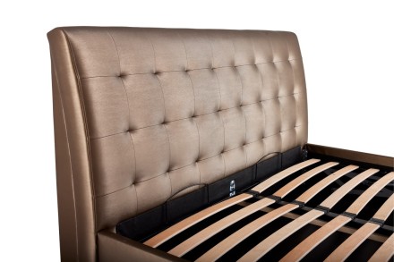 Elegantná posteľ Nashwille sa vďaka svojmu čelu hodí do každej spálne, ktorú ozvláštni a  zároveň rozjasní.