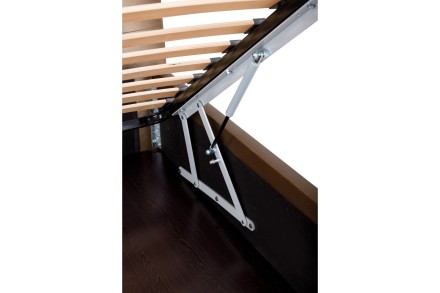 Elegantná posteľ Nashwille sa vďaka svojmu čelu hodí do každej spálne, ktorú ozvláštni a  zároveň rozjasní.