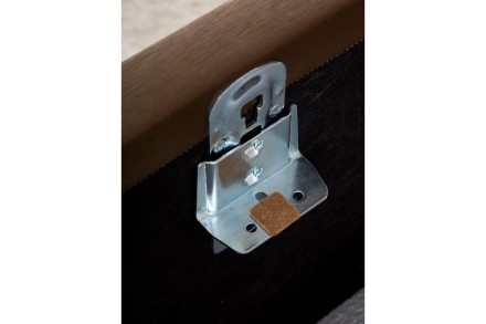 Elegantná posteľ Nashwille sa vďaka svojmu čelu hodí do každej spálne, ktorú ozvláštni a  zároveň rozjasní.