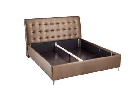 Elegantná posteľ Nashwille sa vďaka svojmu čelu hodí do každej spálne, ktorú ozvláštni a  zároveň rozjasní.