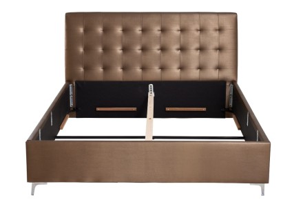 Elegantná posteľ Nashwille sa vďaka svojmu čelu hodí do každej spálne, ktorú ozvláštni a  zároveň rozjasní.