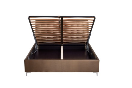 Elegantná posteľ Nashwille sa vďaka svojmu čelu hodí do každej spálne, ktorú ozvláštni a  zároveň rozjasní.