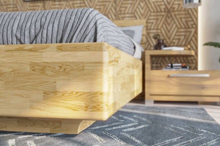 Ak dávate prednosť prírodným materiálom pred textíliami, potom by vo vašom výbere nemala chýbať celomasívna posteľ Air z dubu či buku.