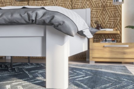 Robustná masívna posteľ Sion H1 bude dôstojnou dominantou vašej spálne, do ktorej prinesie útulnosť aj komfort.