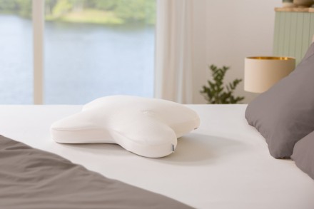 Vankúš Ombracio 2.0 sa vám prispôsobí v každej pozícií spánku.