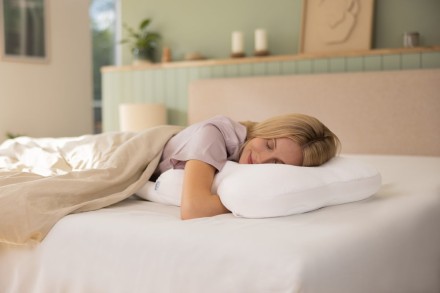 Vankúš Ombracio 2.0 sa vám prispôsobí v každej pozícií spánku.