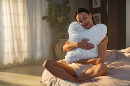 Vankúš Ombracio 2.0 sa vám prispôsobí v každej pozícií spánku.