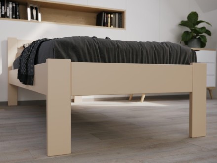 Posteľ z bukového alebo dubového masívu