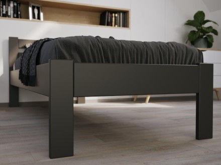 Posteľ z bukového alebo dubového masívu