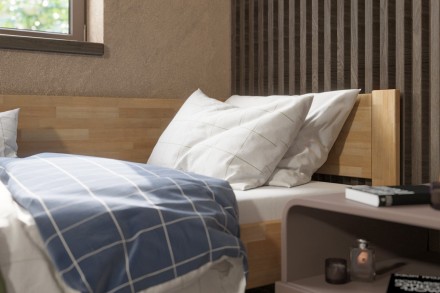 Viacgeneračná posteľ z tých najlepších možných materiálov bola precízne vyrobená. Ak hľadáte posteľ, ktorá vám vydrží desiatky rokov, tak je celomasívna posteľ Amelia to správne riešenie.