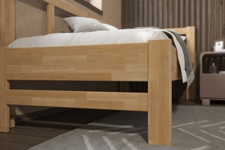 Milujete vôňu dreva? Tak je táto celomasívna posteľ perfektnou voľbou pre vás, pretože je z najkvalitnejších drevín buku a dubu.