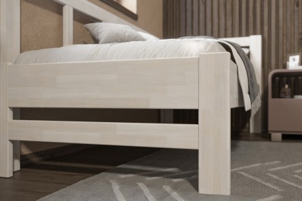 Milujete vôňu dreva? Tak je táto celomasívna posteľ perfektnou voľbou pre vás, pretože je z najkvalitnejších drevín buku a dubu.