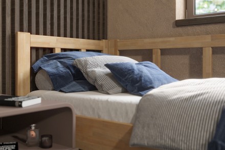 Milujete vôňu dreva? Tak je táto celomasívna posteľ perfektnou voľbou pre vás, pretože je z najkvalitnejších drevín buku a dubu.