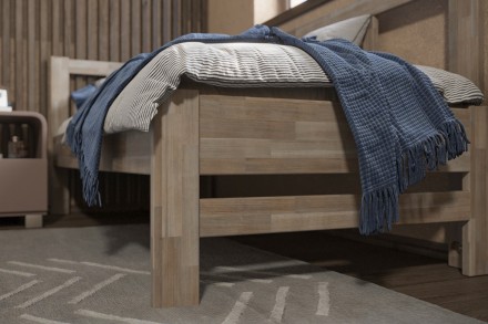 Milujete vôňu dreva? Tak je táto celomasívna posteľ perfektnou voľbou pre vás, pretože je z najkvalitnejších drevín buku a dubu.