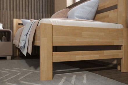 Posteľ Emily je veľmi obľúbené jednolôžko, ktoré sa bude hodiť do detskej izby aj spálne. Dokonalá vôňa dreva navodí v miestnosti úžasnú atmosféru, ktorá bude ideálna pre spánok.