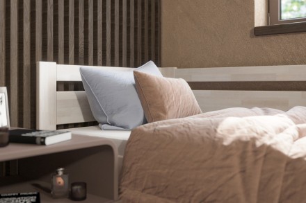 Posteľ Emily je veľmi obľúbené jednolôžko, ktoré sa bude hodiť do detskej izby aj spálne. Dokonalá vôňa dreva navodí v miestnosti úžasnú atmosféru, ktorá bude ideálna pre spánok.