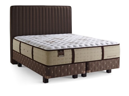 Vysoko komfortná 37 cm vysoký pružinový matrac Stearn&Foster Estate.