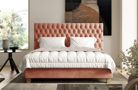 Elegantná čalúnená boxspringová posteľ Grand vám poskytne naozaj luxusný odpočinok. Základňa postele je koncipovaná ako boxspring, oproti bežným boxspringovým posteliam je navyše vybavená pevnými bukovými lamelami predstavujúcimi rošt pre uloženie matraca. Na výber máte hneď z niekoľkých látok a veľkostí postele, môžete si tak vybrať konkrétny variant, ktorý vám najviac vyhovuje.