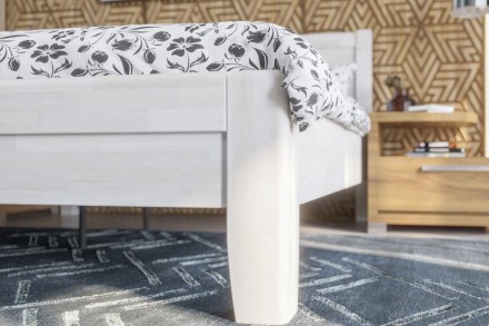 Robustná masívna posteľ Sion K3 bude dôstojnou dominantou vašej spálne, do ktorej prinesie útulnosť aj komfort.