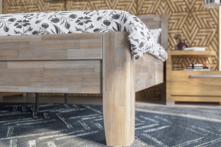 Robustná masívna posteľ Sion K3 bude dôstojnou dominantou vašej spálne, do ktorej prinesie útulnosť aj komfort.