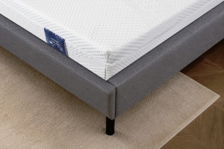 Ergonomicky tvarovaný penový matrac Lilac s technológiou chladivého gélu.