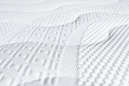 Anatomicky prispôsobivý penový matrac Mlily Magnolia pre optimálne pohodlie.